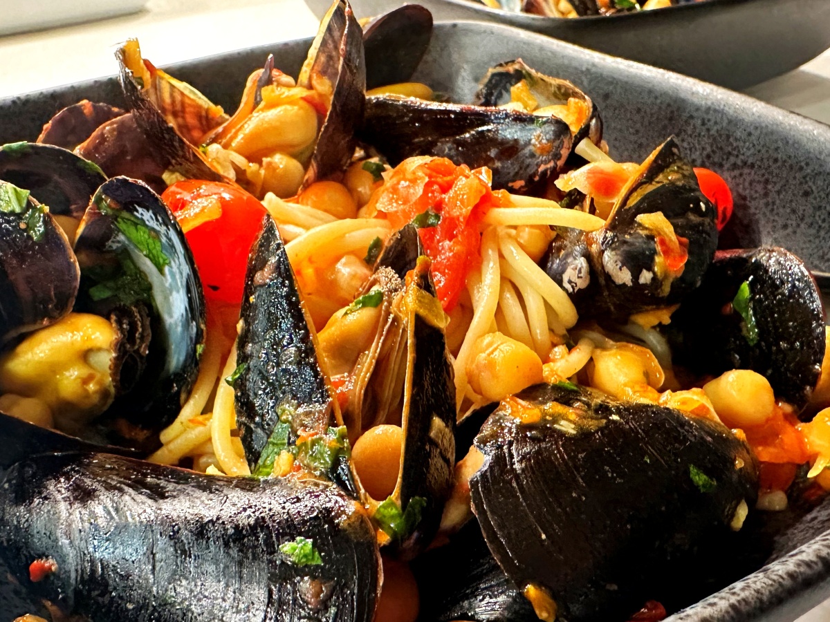 Harissa-Steamed Thai Mussels